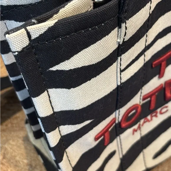 Marc Jacobs Black and White Tote Bag - Picture 2 of 7